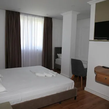 Pashkaj Hotel *